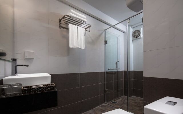 Valley Hotel & Travel