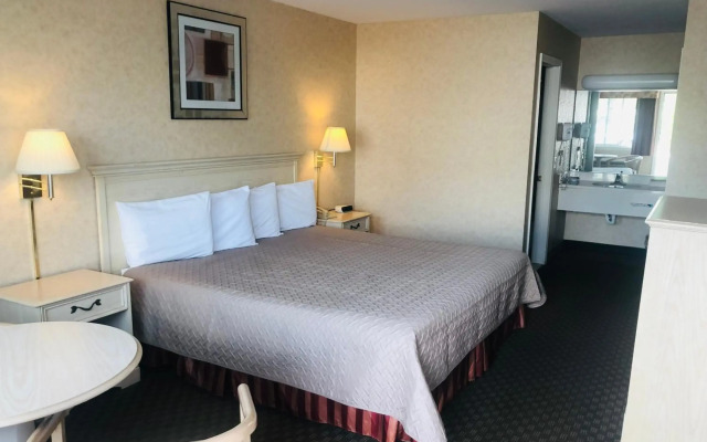 Court Plaza Inn & Suites