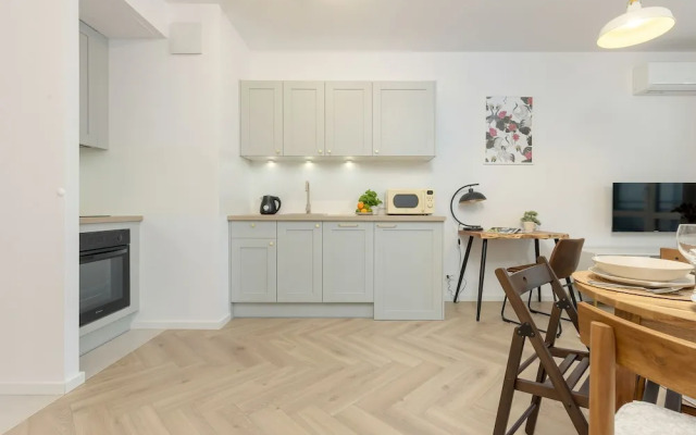 Modern Apartment With Balcony by Renters