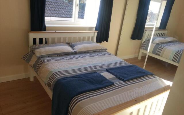 Immaculate 3-bed House in Bristol With Fast Wifi