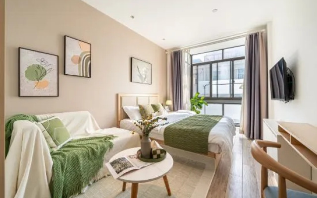 Rongju Hotel (Pengpu New Village,Shanghai)