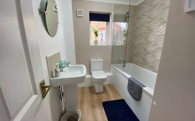 Entire 3-bed House - Child & Pet Friendly