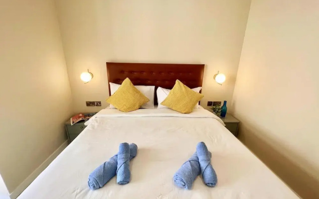 Local Gem Spacious 2BR 2BA Duplex Apartment