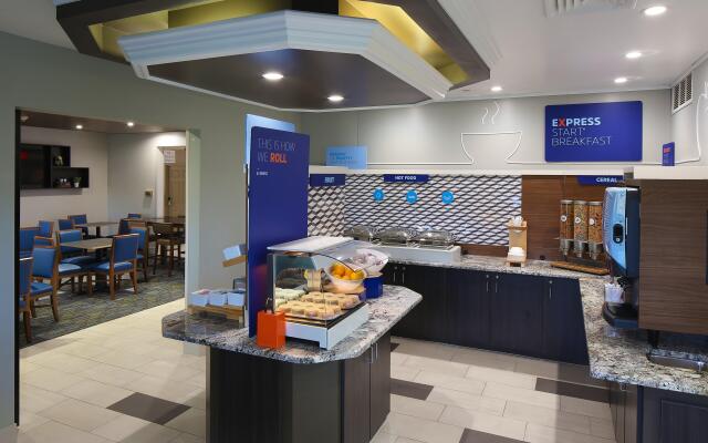 Holiday Inn Express Grand Rapids SW by IHG