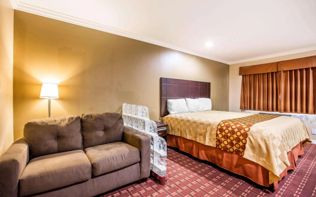 Rodeway Inn & Suites