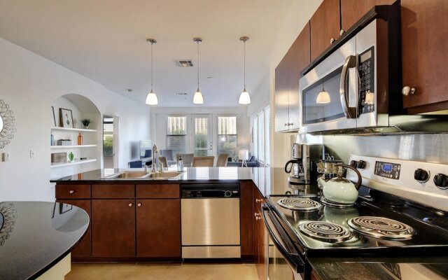StayLo Luxury 2 Bedroom Apartment