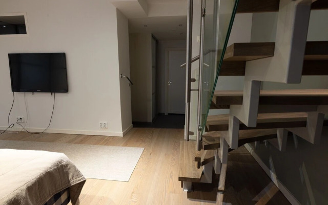 2ndhomes Unique 2-Story Home with Spa