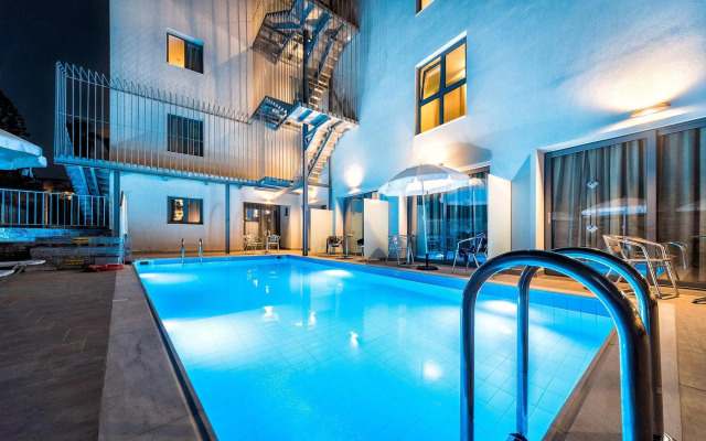 Pollis Hotel