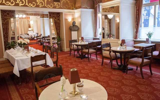 Grand Hotel