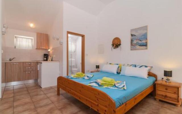 Apartment Pucisca with Sea View II