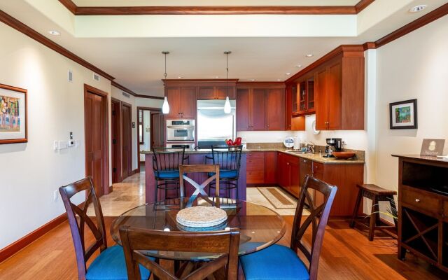 Kolea Circle #16e 2 Bedroom Condo by RedAwning