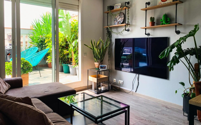 Incredible 2BR Penthouse with Urban Rooftop Garden