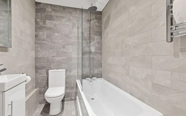 Right On : Bright On Apartment 1G | By My Getaways