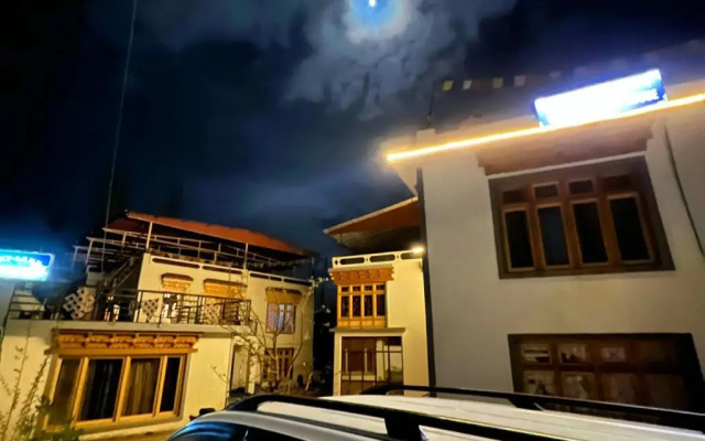 Kandalha Guest House