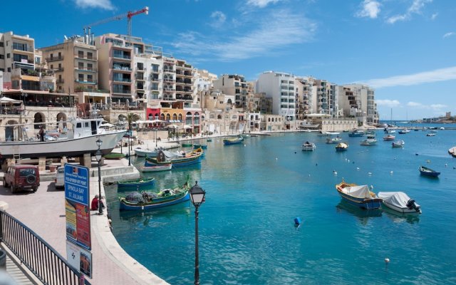 Splendid Apartment, Steps Away From the Sea