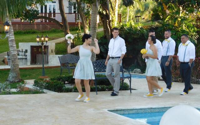 Isabela Villa Bonita - Vacation & Event Venue Sleeps 50!