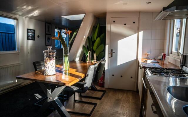 Houseboat Amsterdam