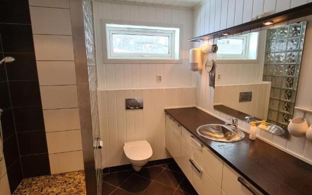 Cheerful 4-bedroom home with fireplace, 1,5km from Flåm center