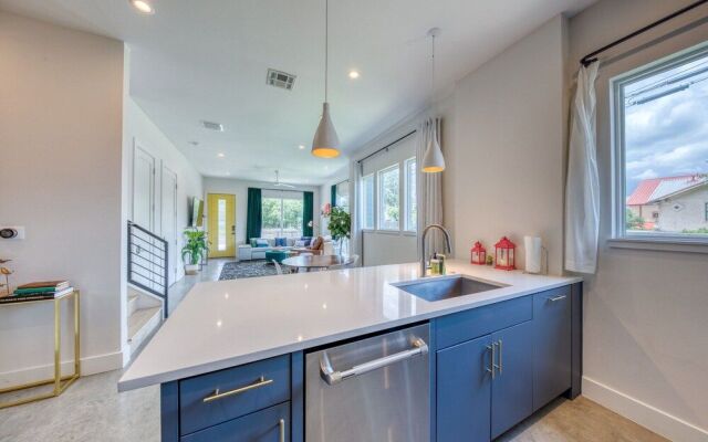 2 Homes in 1! Centrally Located Near Soco