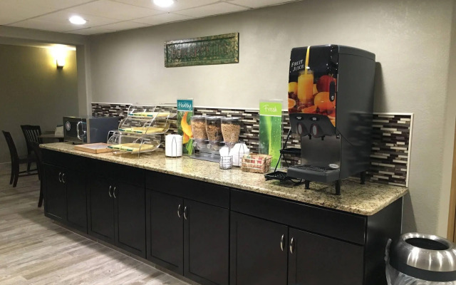 Quality Inn & Suites Winfield