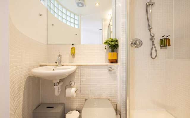 Central Soho Warehouse Loft with Concierge