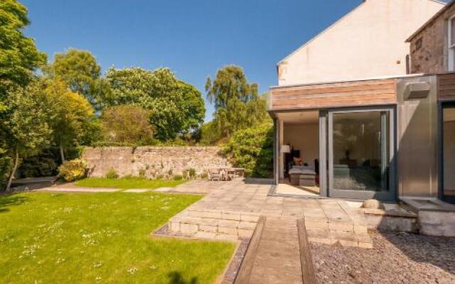 The Lochside House Residence