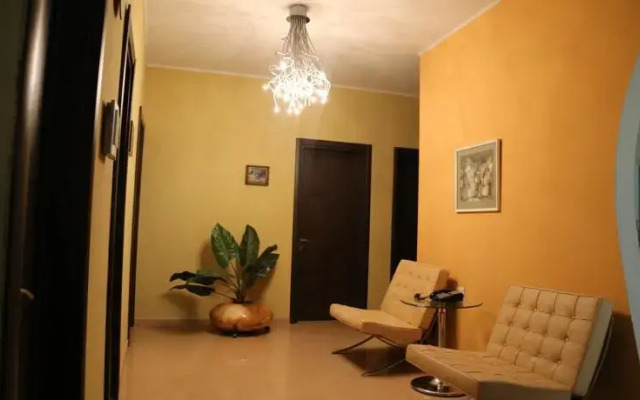 Five Star Apartment