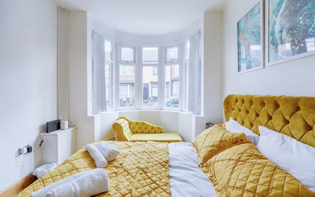 Charming 5-bed House in Birmingham