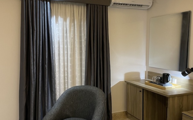 Ringruby Hotel Oladipo Bateye