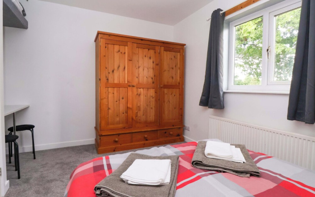 8 Wharfedale Mews