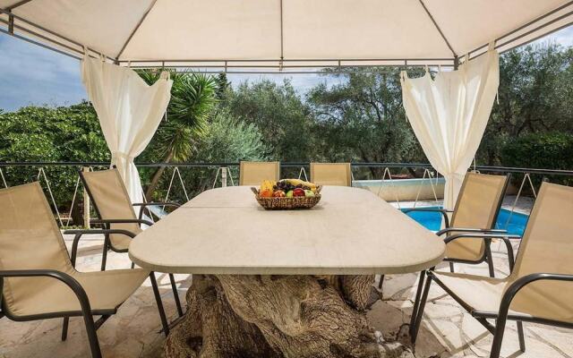 Chryssa Villa - Sun - Splashed Romantic
