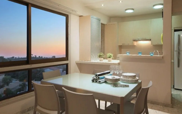 Mackenzie Seafront Suite