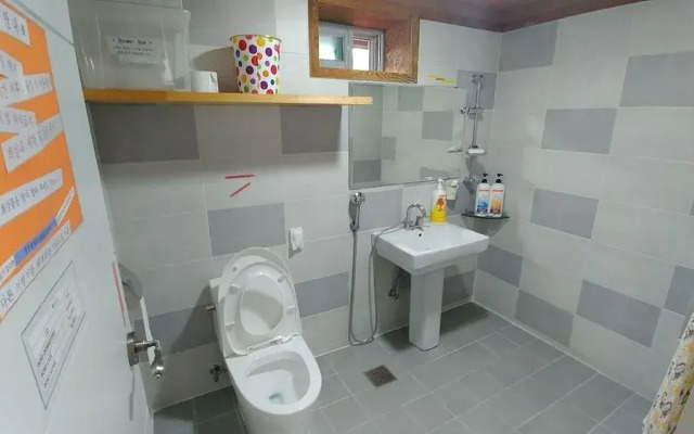 Bori Guesthouse - Hostel