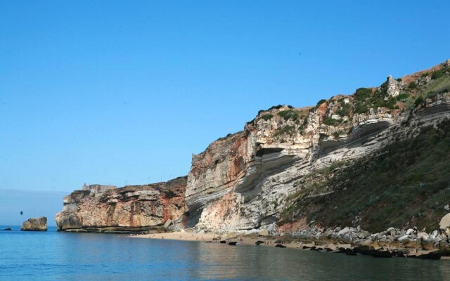 Apartment With 3 Bedrooms in Nazaré, With Wonderful sea View, Furnished Balcony and Wifi - 30 m From the Beach