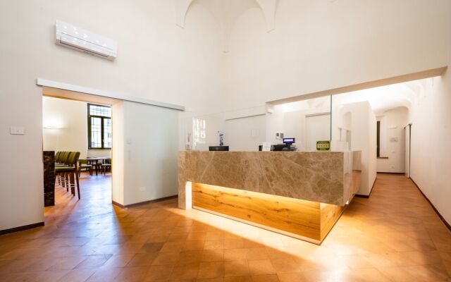 Bonacolsi Collection , Mantegna Hotels