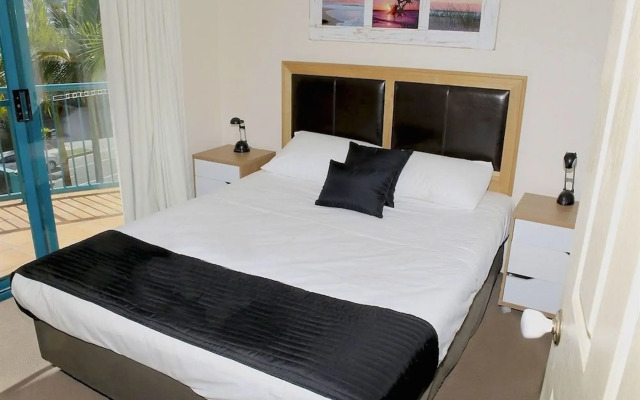 Karana Palms Self Contained Apartments