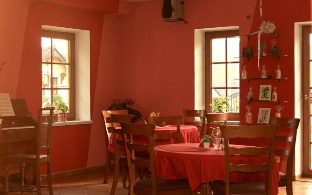 Penzion a restaurace " Zlatý Strom"