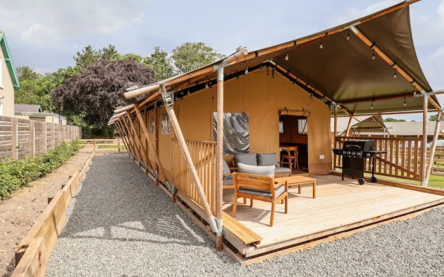 Lucky Clucky Lodge