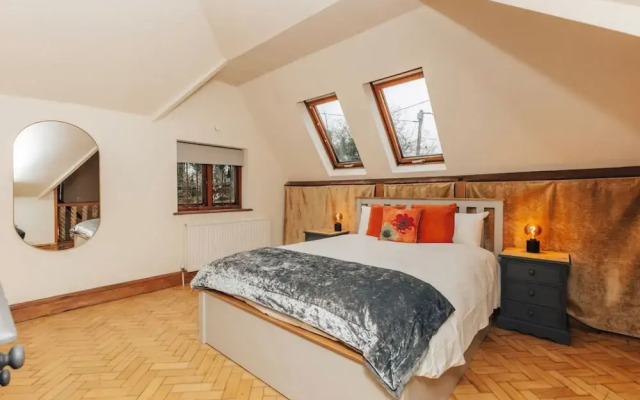 Aston Pottery - From 250 Per Night