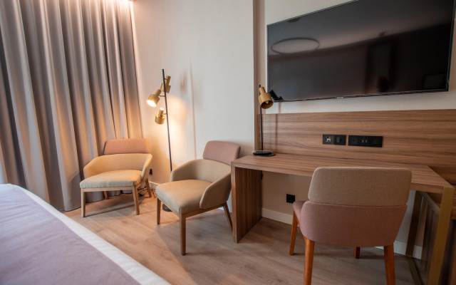 Hotel Giralda Center