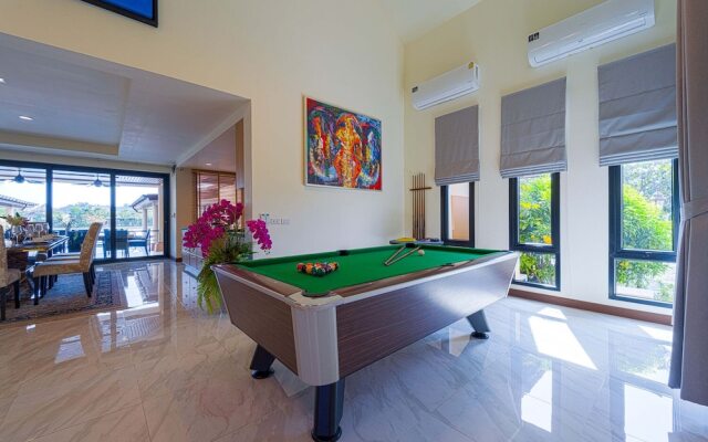 Luxury 5 Bedroom Villa nr to Beach - SRS