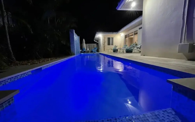 Walking From the Beach 3Br Villa
