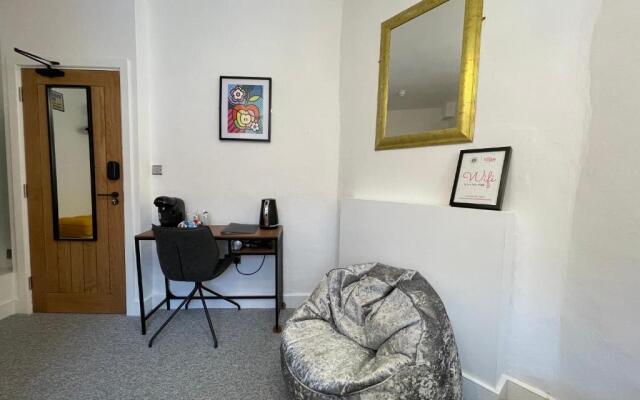 Riize Rooms - Self Check In Boutique Hotel