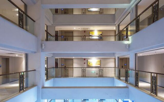 Wassim R Hotel