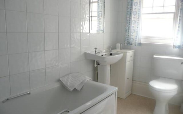 Southcroft Hotel - Guest House