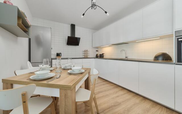 Family Apartment Wrocław by Renters
