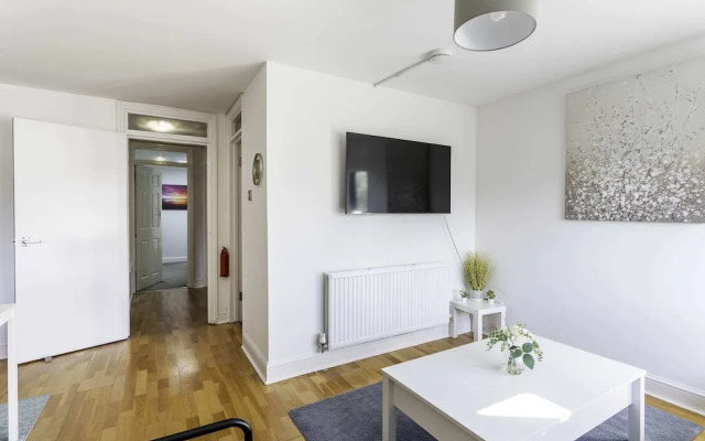 Modern Home Near Central London