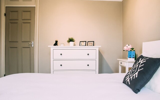 Modern Grove Court Apartment - ISMY