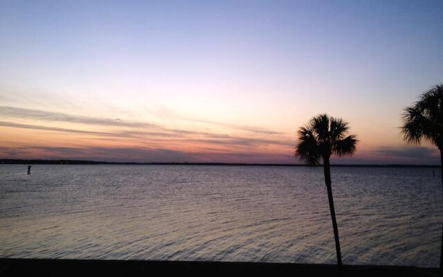 Monroes On The Lake Hotel & Banquet Hall