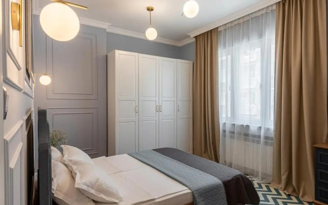 LUXURY & UNIQUE - TOP CENTER Apt. - 3BDR & 2 Baths